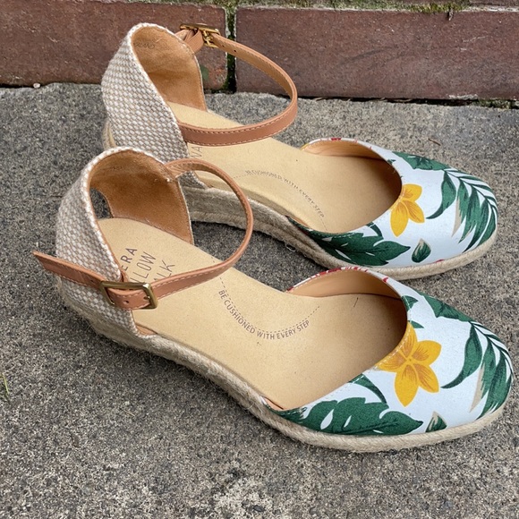 Floral Wedges - Picture 3 of 4
